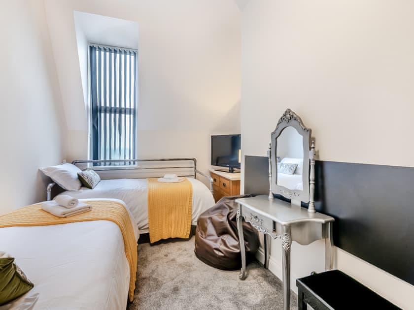 Twin bedroom | Sea View PenthouseRegency Mansion, Redcar
