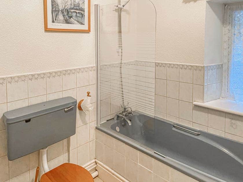 Bathroom | New Cottage, Penmaenpool, Dolgellau