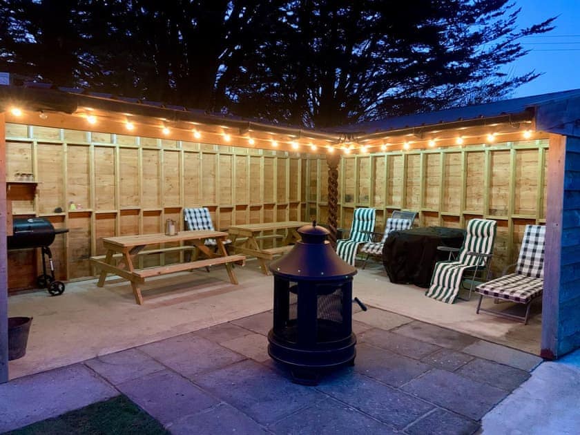 Outdoor area | Dronefield Lodge, Somerton