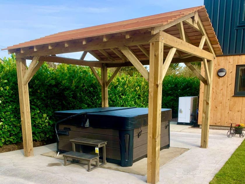 Hot tub | Dronefield Lodge, Somerton