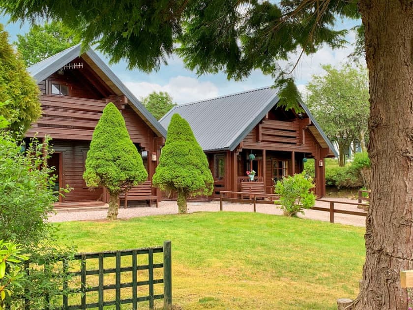 Exterior | Dontra Log Chalet 2 - Dontra Log Chalets, Banavie, near Fort William