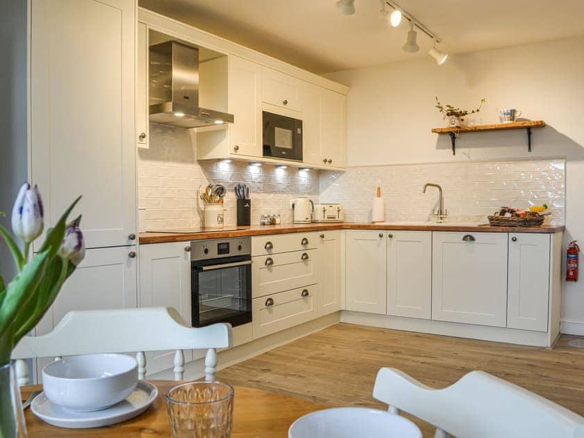 Kitchen | School Cottage - Old School Holidays, Gembling