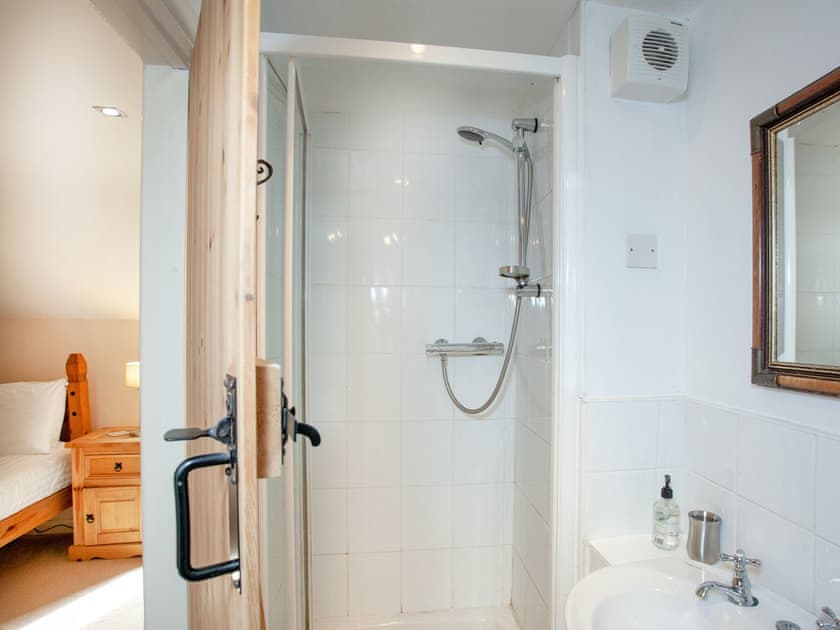 En-suite | The Farmhouse, Carnmenellis, between Falmouth and St Ives