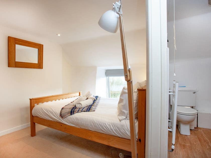 Double bedroom | The Farmhouse, Carnmenellis, between Falmouth and St Ives