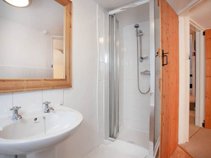 En-suite | The Farmhouse, Carnmenellis, between Falmouth and St Ives