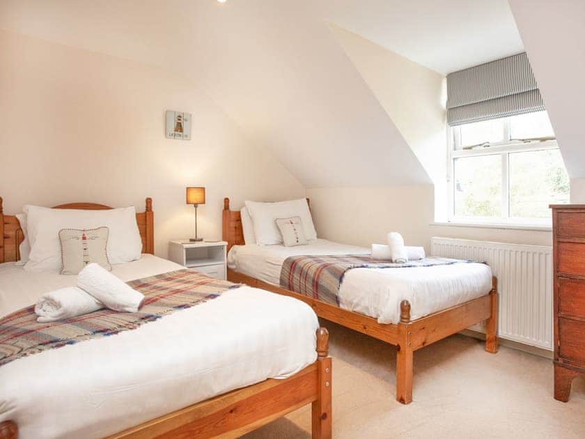 Twin bedroom | The Farmhouse, Carnmenellis, between Falmouth and St Ives