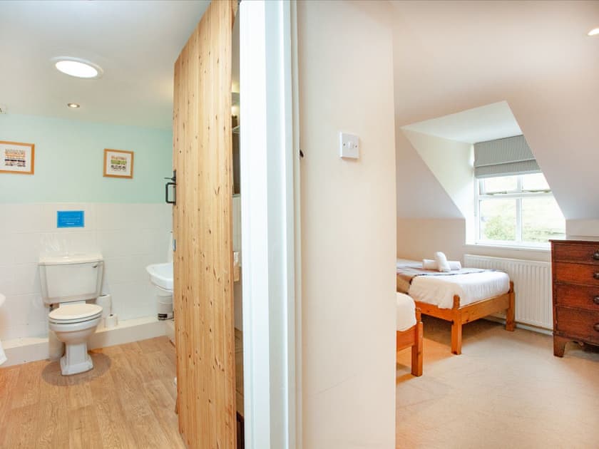 Twin bedroom | The Farmhouse, Carnmenellis, between Falmouth and St Ives