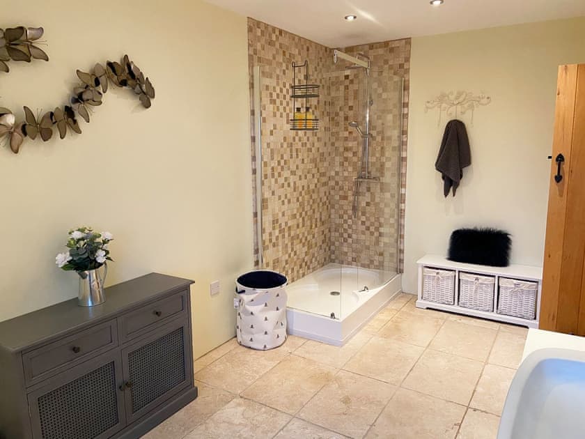 En-suite | Coed y Nant Barn, Rhôs, near Pontardawe
