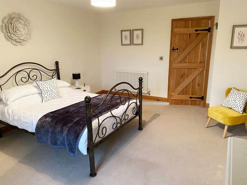 Double bedroom | Coed y Nant Barn, Rhôs, near Pontardawe