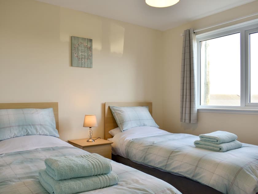 Twin bedroom | Benwells Holiday Cottage, Maud, near Mintlaw