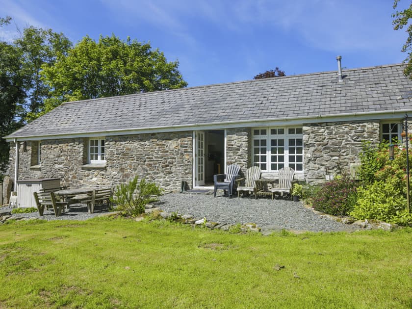 Outside seating and dining | Drovers, Advent