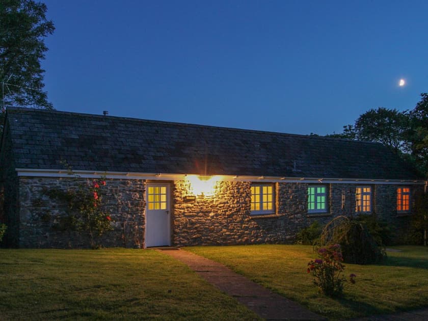 Exterior | Drovers, Advent