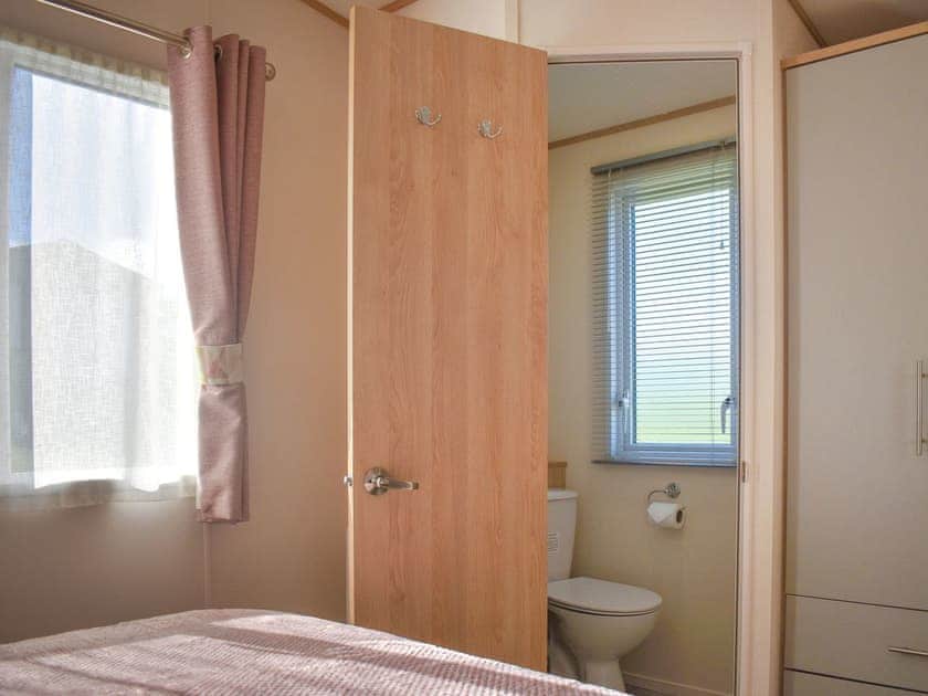 Double bedroom | The Endeavour - Flask Country Lodges, Robin Hood’s Bay