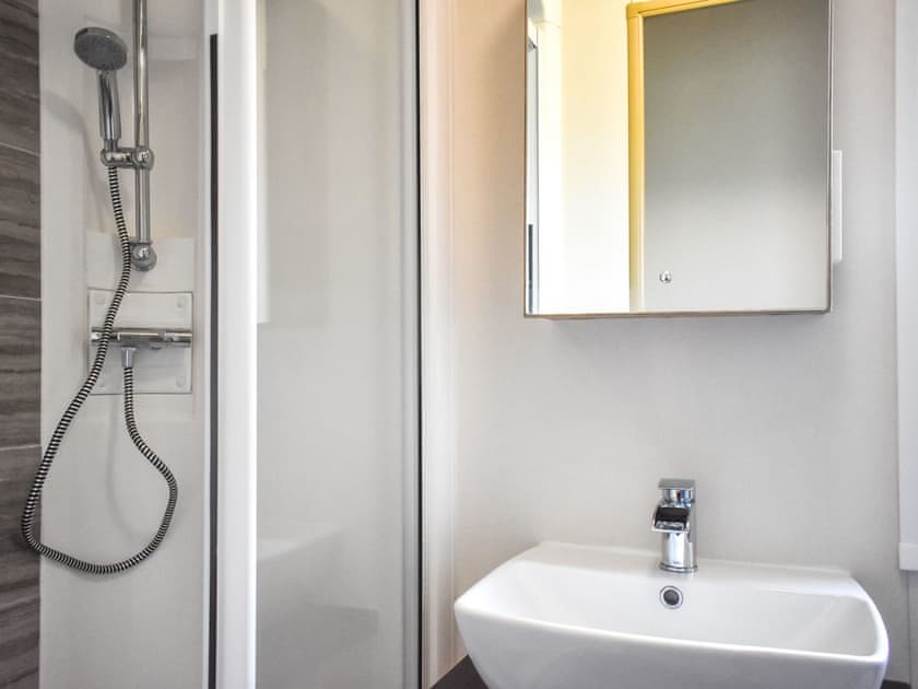 Shower room | Everard - Flask Country Lodges, Robin Hood’s Bay