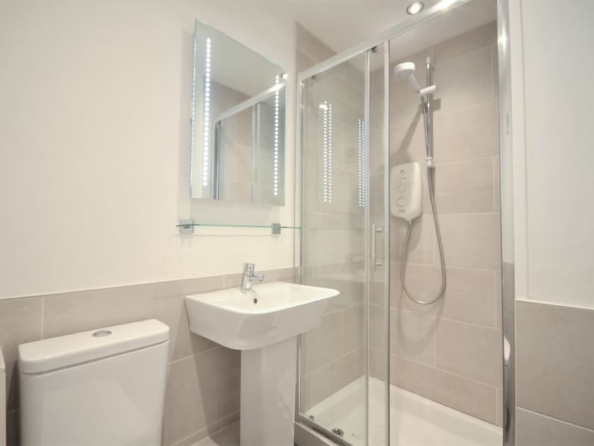Shower room | Sail Loft (Marine Parade), St Mawes