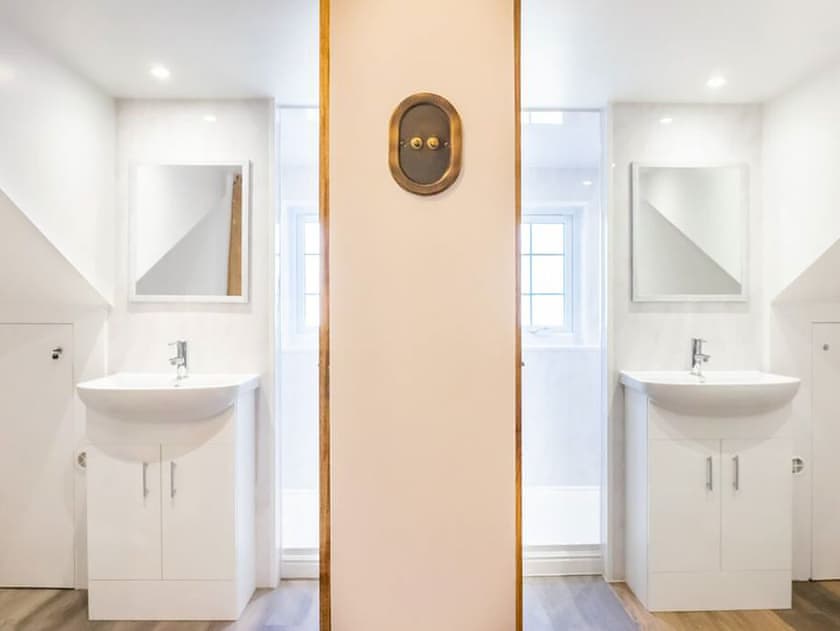 Bathroom | Pound Cottage, Gloucester