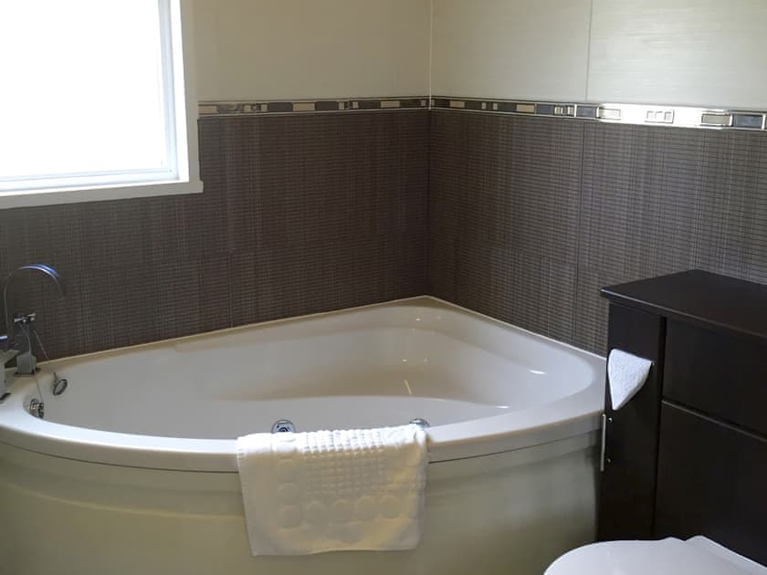Bathroom | Cheviot Luxury Lodge - Felmoor Holiday Park, Felton