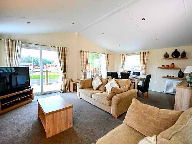 Open plan living space | Serenity Lodge - Felmoor Holiday Park, Felton