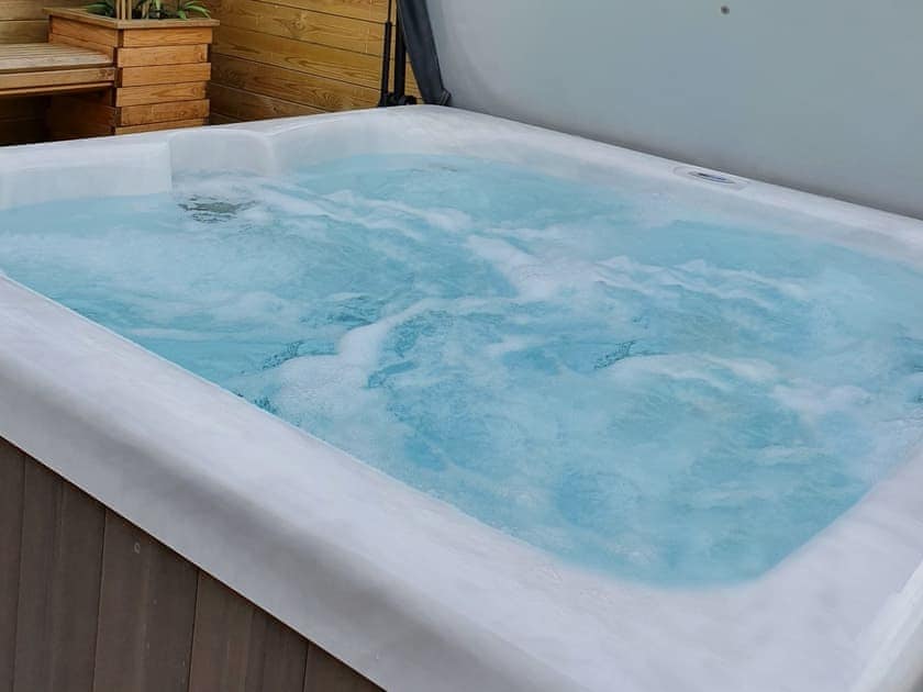 Hot tub | Serenity Lodge - Felmoor Holiday Park, Felton