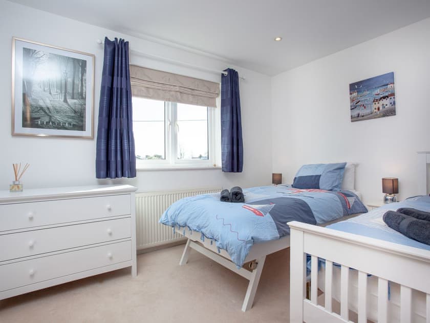 Twin bedroom | Lark Rise, Northam, near Westward Ho!