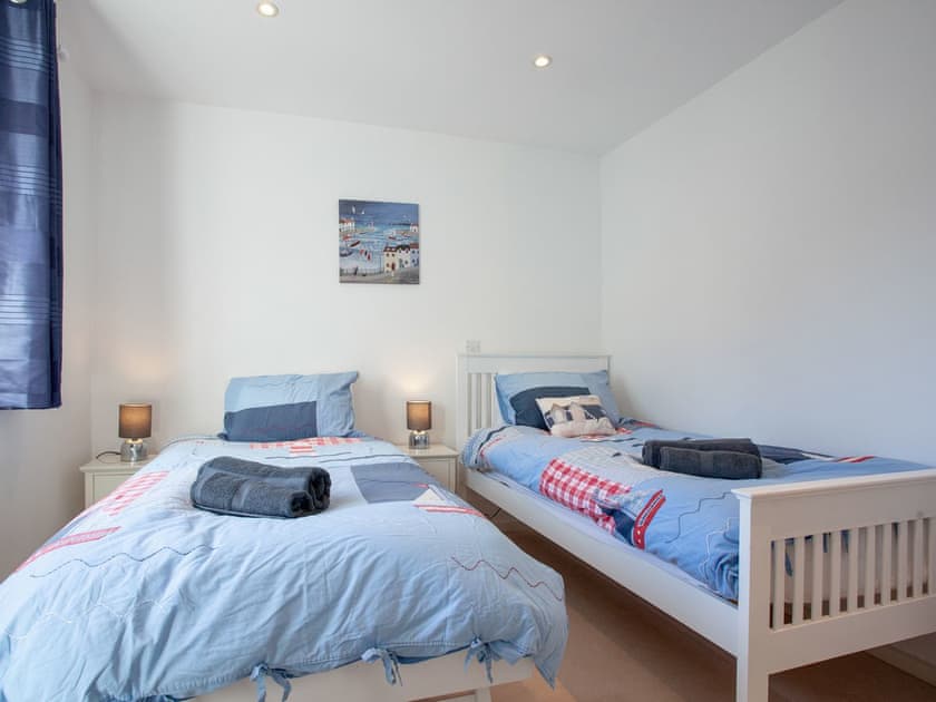 Twin bedroom | Lark Rise, Northam, near Westward Ho!