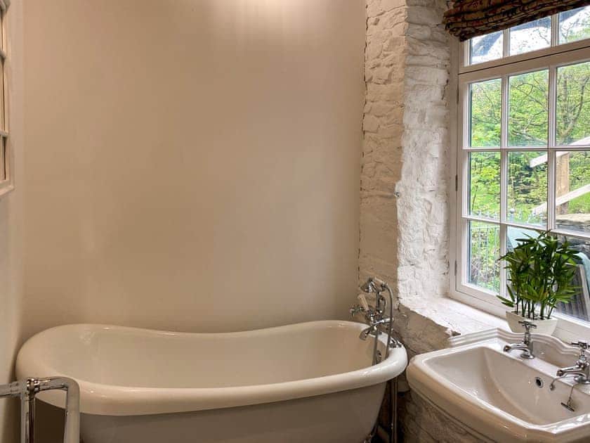 Bathroom | The Old Workshop - Lowes Mill Cottages at Torr Vale Mill, New Mills