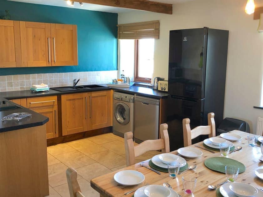 Kitchen/diner | Granary - Court Farm Holidays, Marhamchurch, near Bude