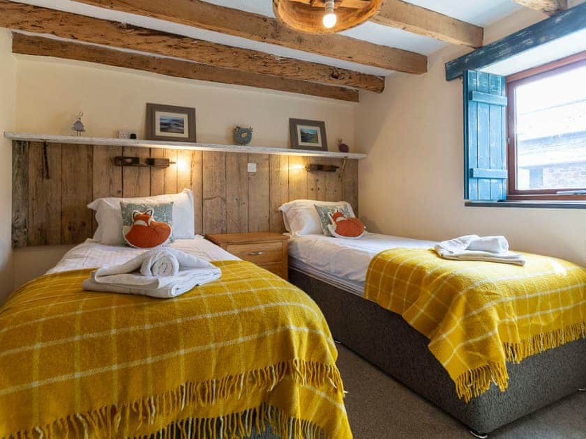 Twin bedroom | Granary - Court Farm Holidays, Marhamchurch, near Bude