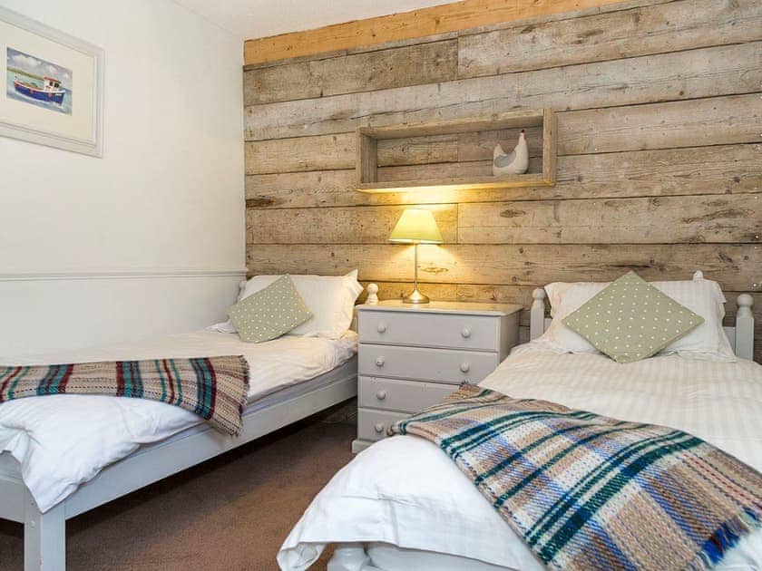 Twin bedroom | Hayloft - Court Farm Holidays, Marhamchurch, near Bude