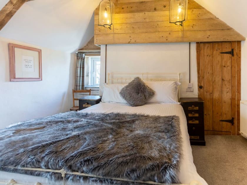 Double bedroom | Fuchsia - Court Farm Holidays, Marhamchurch, near Bude