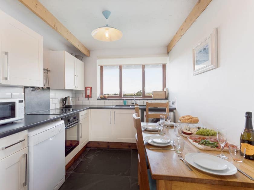 Kitchen/diner | Shippen - Court Farm Holidays, Marhamchurch, near Bude