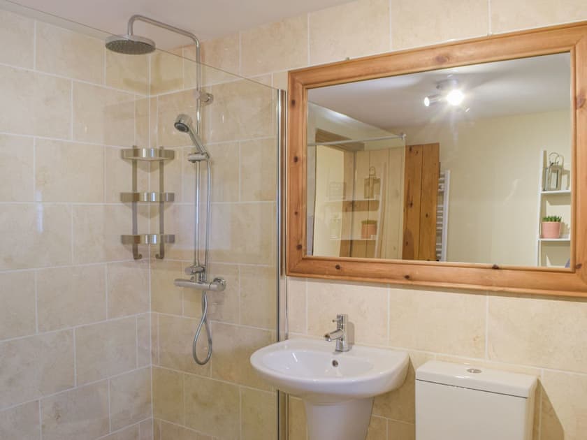 Shower room | Y Glowty, Maenclochog