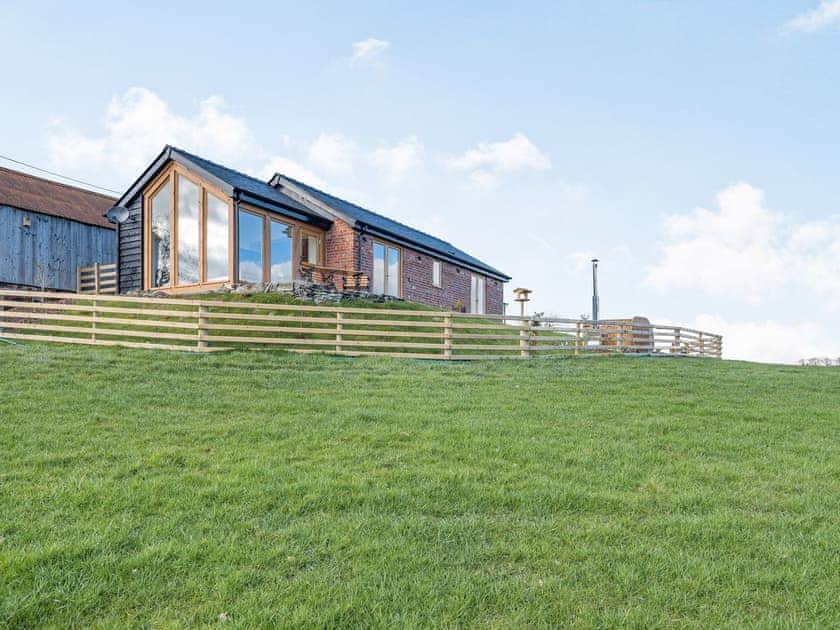 Exterior | Meg’s Rest, Bettws Cedewen