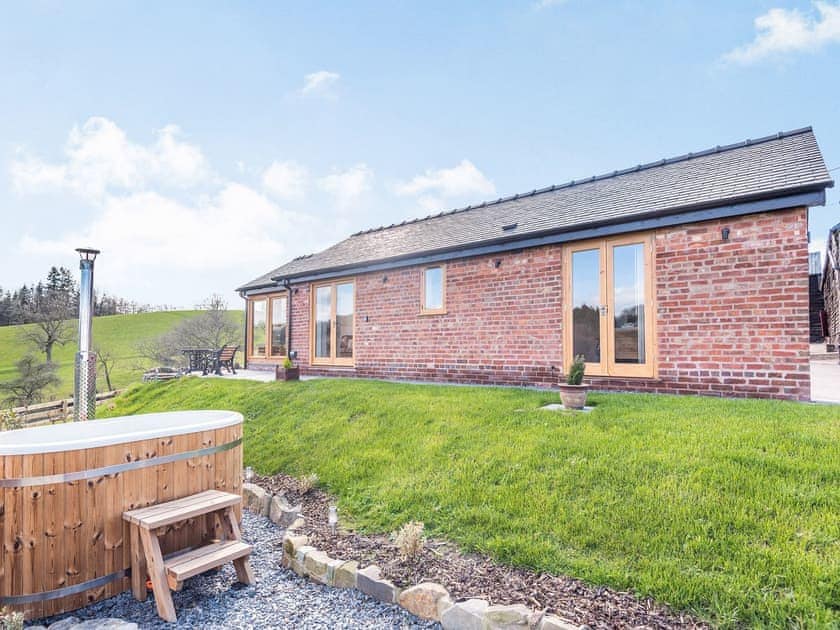 Exterior | Meg’s Rest, Bettws Cedewen