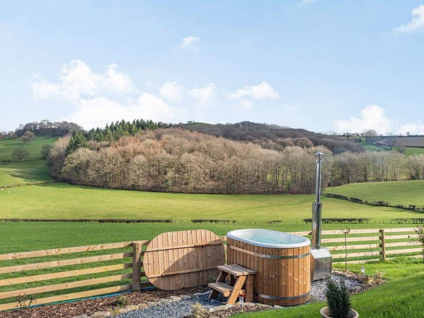Hot tub | Meg’s Rest, Bettws Cedewen
