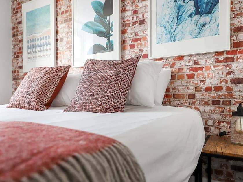 Double bedroom | 5 Eastgate - Eastgate House Apartments, Andover