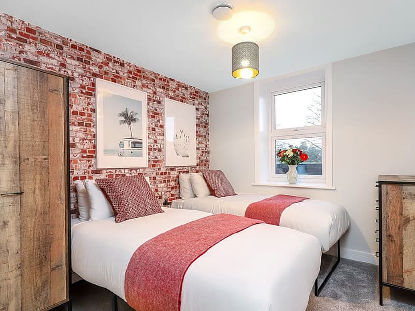 Twin bedroom | 5 Eastgate - Eastgate House Apartments, Andover