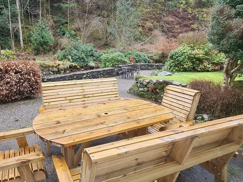 Outdoor eating area | Joan’s Cottage, Seldom Seen near Thornthwaite
