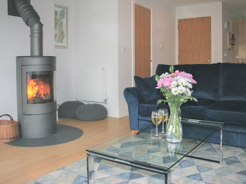Open plan living space | Chestnut Lodge, Somerford Keynes