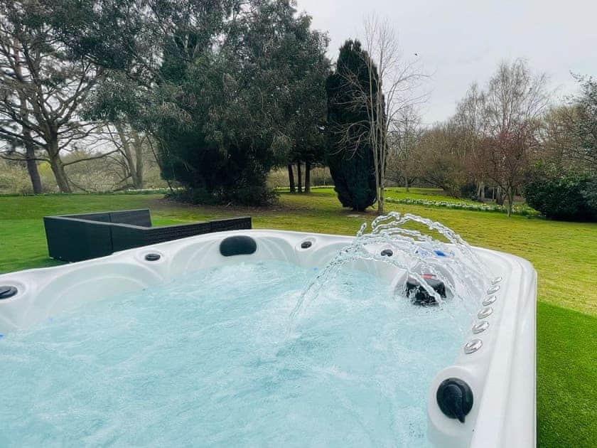 Hot tub | Warren House Retreat, Maldon