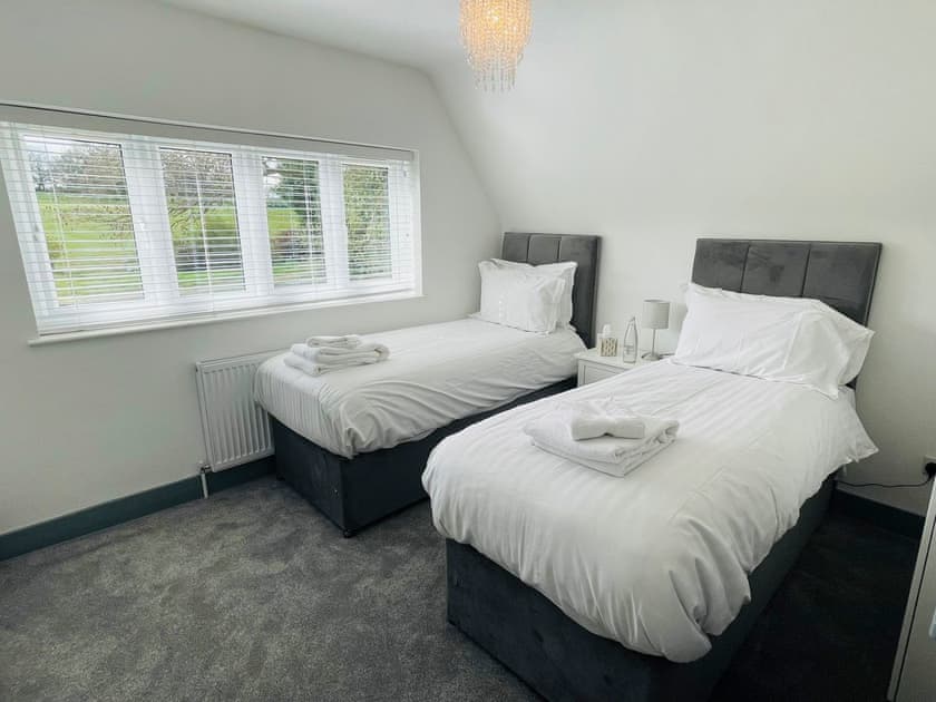 Twin bedroom | Warren House Retreat, Maldon