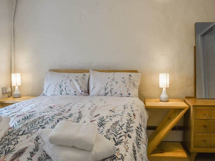 Double bedroom | Tyn Y Maen, Llanddeiniolen, near Bangor