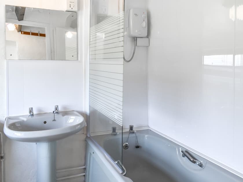 Bathroom | Tyn Y Maen, Llanddeiniolen, near Bangor