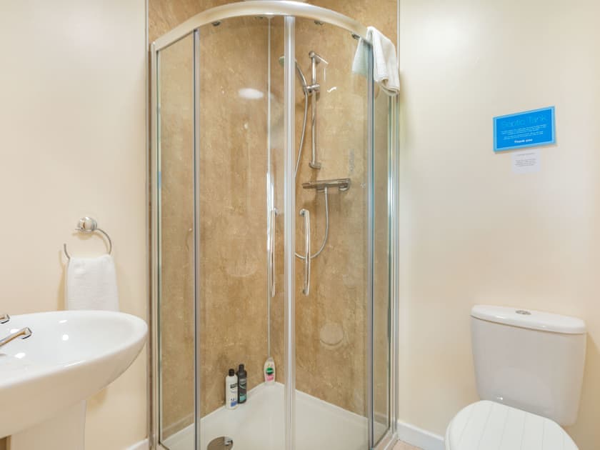 Bathroom | Huntercrook Lodge - Huntercrook, Hunter Crook, Bardon Mill