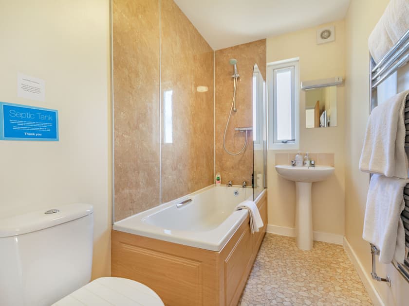 Bathroom | Huntercrook Lodge - Huntercrook, Hunter Crook, Bardon Mill