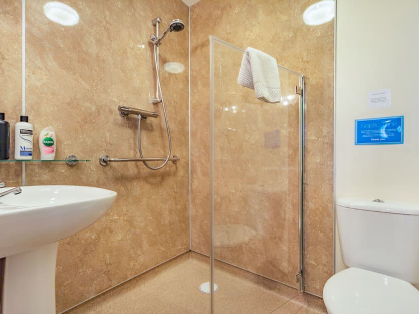 Bathroom | Huntercrook Lodge - Huntercrook, Hunter Crook, Bardon Mill
