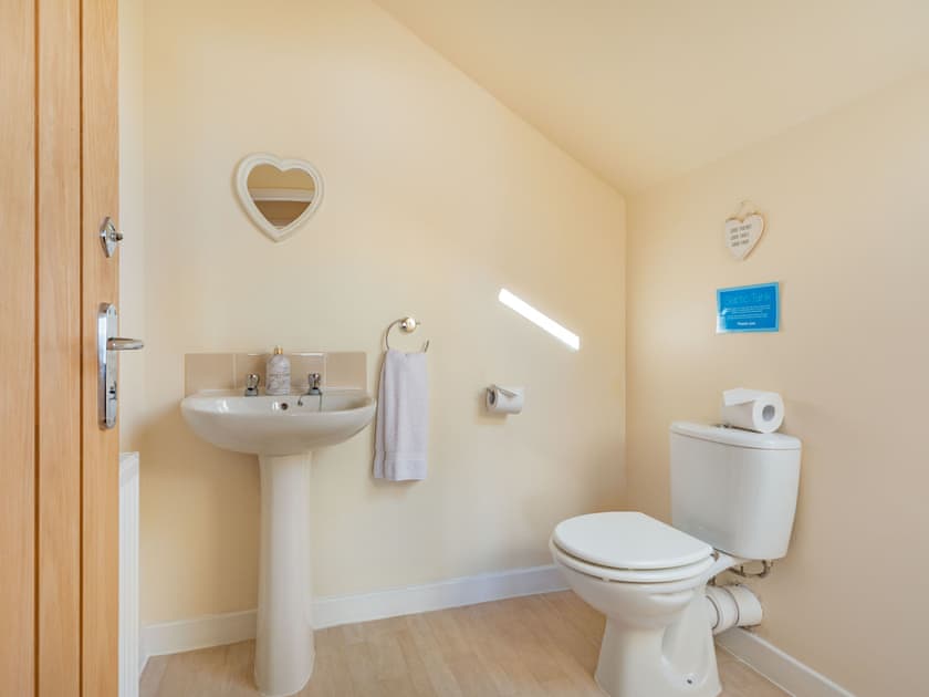Bathroom | Huntercrook Lodge - Huntercrook, Hunter Crook, Bardon Mill
