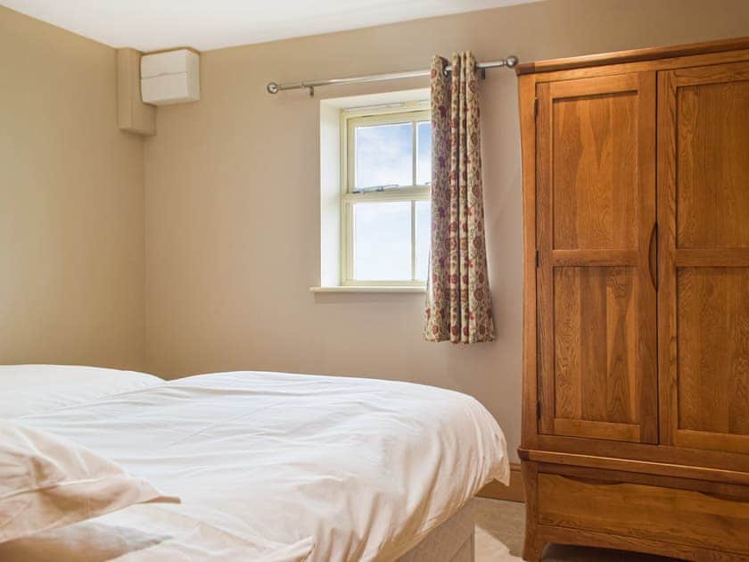 Twin bedroom | The Old Stables - Castle Farm Cottages, Tufton, near Haverfordwest