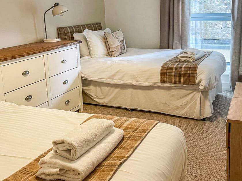 Twin bedroom | Raven Wing 11 - Kintail Apartment - Highland Club, Fort Augustus