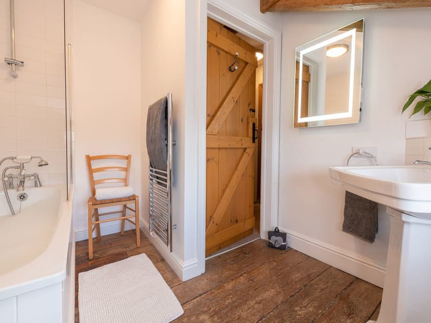 Bathroom | The Granary - Somerset Country Escape, Wrantage, near Taunton